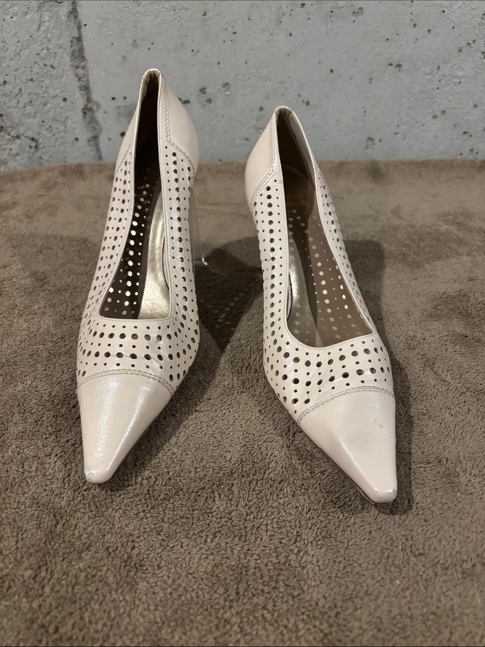 Stuart Weitzman Cream Laser Cut Piccadilly Pointed Toe Pumps - Size 8